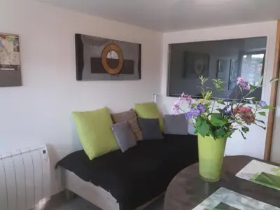 Coin salon dans l'établissement Appartement plein pied bord de mer