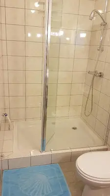 Salle de bains dans l'établissement Bungalow de Kermoal