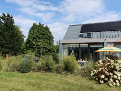 Jardin de l'établissement Chalet L'Atelier by Interhome