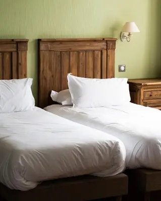 Un ou plusieurs lits dans un hébergement de l'établissement Auberge du Cabestan Hotel Audierne