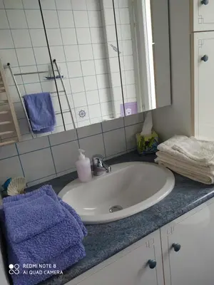 Salle de bains dans l'établissement Location Keransignour