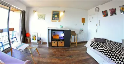 Télévision ou salle de divertissement dans l'établissement Grand Studio Vue Mer
