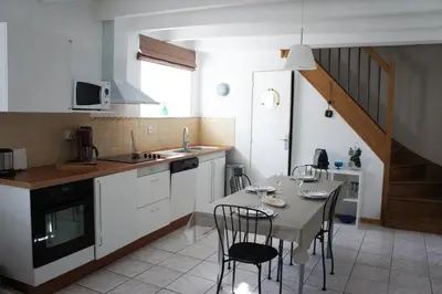Cuisine ou kitchenette dans l'établissement Gîtes Le Bout du Monde