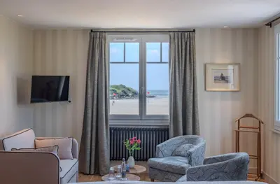 Coin salon dans l'établissement Hôtel de la Plage