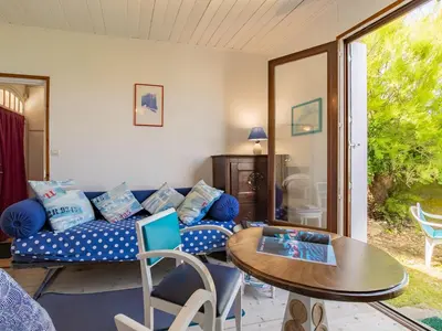 Coin salon dans l'établissement Holiday Home Kereol by Interhome