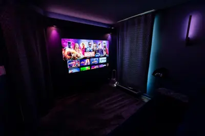 Télévision ou salle de divertissement dans l'établissement L' Évéa Rooftop
