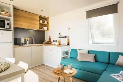 Cuisine ou kitchenette dans l'établissement Camping de la Baie de Térénez