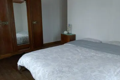 Un ou plusieurs lits dans un hébergement de l'établissement Chambre centre Pleyber-Christ