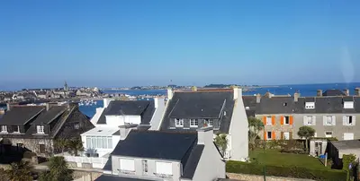 Vue générale sur la mer ou vue sur la mer prise depuis l'appartement