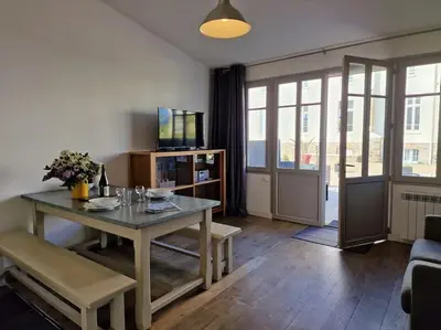 Télévision ou salle de divertissement dans l'établissement Le Château de Sable