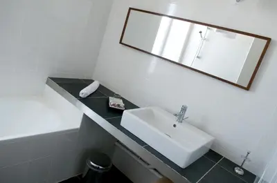 Salle de bains dans l'établissement Le Château de Sable