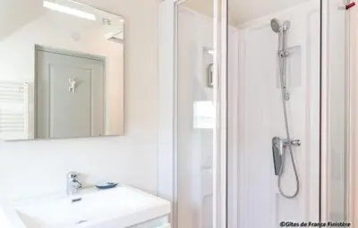 Salle de bains dans l'établissement Le Gîte du Port