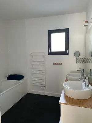 Salle de bains dans l'établissement Ker Nany