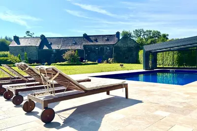 Piscine de l'établissement Priory at Kergudon Gîtes, Family gîte with pool ou située à proximité