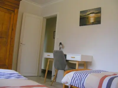Un ou plusieurs lits dans un hébergement de l'établissement Maison classée 3 étoiles, grand jardin clos au calme Proche centre ville, 10 min des plages