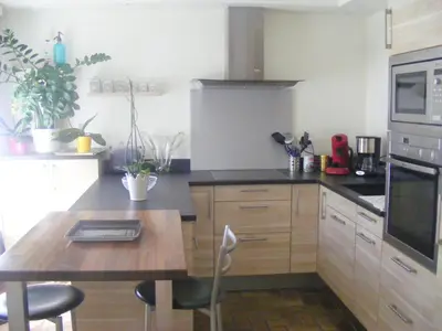 Cuisine ou kitchenette dans l'établissement Maison classée 3 étoiles, grand jardin clos au calme Proche centre ville, 10 min des plages