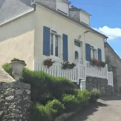 Maison confortable à Châteaulin avec jardin et terrasse.