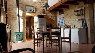 Cuisine ou kitchenette dans l'établissement La Ferme de Kerhors