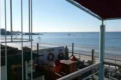 Vue générale sur la mer ou vue sur la mer prise depuis l'hôtel