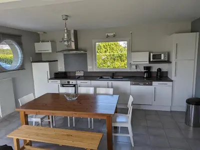 Cuisine ou kitchenette dans l'établissement Plouguerneau - maison à 200 m de la mer