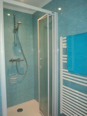 Salle de bains dans l'établissement TY LOUISETTE