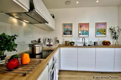 Cuisine ou kitchenette dans l'établissement Gîte Les Roseaux