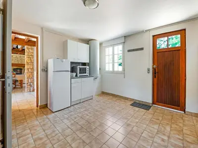 Cuisine ou kitchenette dans l'établissement Coastal Home in Logonna-Daoulas