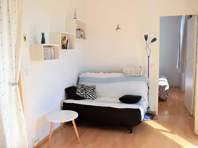 Coin salon dans l'établissement Lumineux appartement 2 pers, centre Trébeurden, proche plage, chiens admis - FR-1-368-136