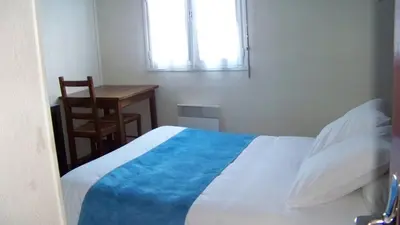 Un ou plusieurs lits dans un hébergement de l'établissement Hotel Du Port