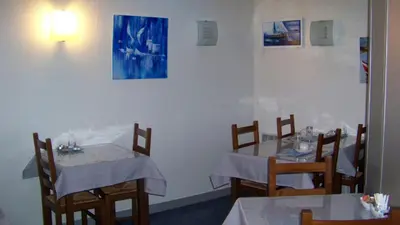 Restaurant ou autre lieu de restauration dans l'établissement Hotel Du Port