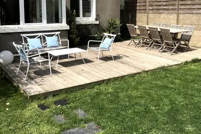 Jardin de l'établissement Maison de village, charme scandinave