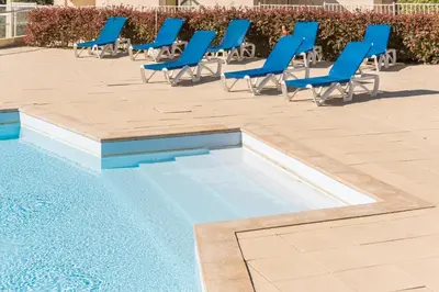 Piscine de l'établissement Résidence Pierre & Vacances Cap-Morgat ou située à proximité