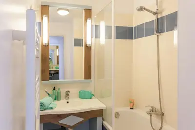 Salle de bains dans l'établissement Résidence Pierre & Vacances Cap-Morgat