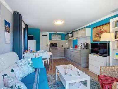 Cuisine ou kitchenette dans l'établissement Holiday Home Ty-Rozen by Interhome