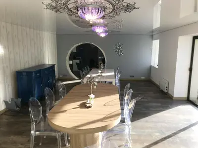 Plan de l'établissement Maison spacieuse à Saint-Hernin, idéale pour groupes