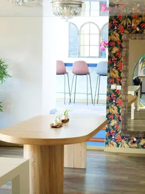 Coin salon dans l'établissement Maison spacieuse à Saint-Hernin, idéale pour groupes