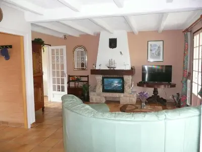 Télévision ou salle de divertissement dans l'établissement Holiday Home by Roscoff Beach and Horse Racing