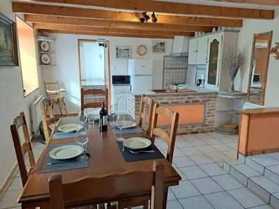 Cuisine ou kitchenette dans l'établissement Stone House in Brittany near Sandy Beaches