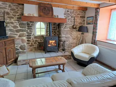 Coin salon dans l'établissement Stone House in Brittany near Sandy Beaches