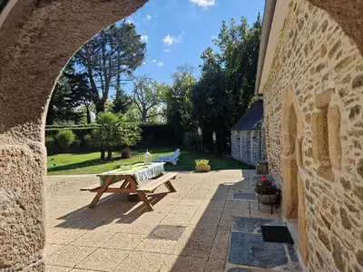 Jardin de l'établissement Stone House in Brittany near Morlaix Bay