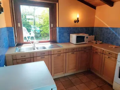 Cuisine ou kitchenette dans l'établissement Stone House in Sibiril near Sandy Beach