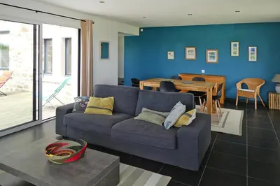 Coin salon dans l'établissement Holiday Home in Plougasnou near Sandy Beach