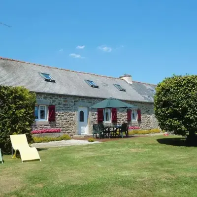 Holiday Home in Plogonnec near Sandy Beaches