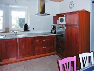 Cuisine ou kitchenette dans l'établissement Stone House near Torche Beach