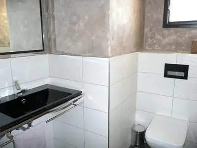 Salle de bains dans l'établissement Villa in Telgruc-sur-Mer with Sea Views & Jacuzzi