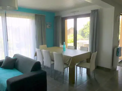Coin salon dans l'établissement Bungalow in Telgrus sur mer near Sandy Beach