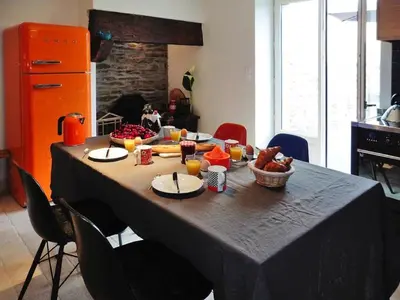 Cuisine ou kitchenette dans l'établissement Estate in Landeleau near Aulne River