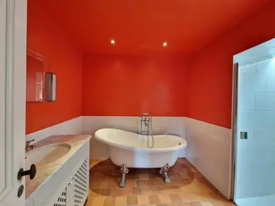 Salle de bains dans l'établissement Estate in Landeleau near Aulne River
