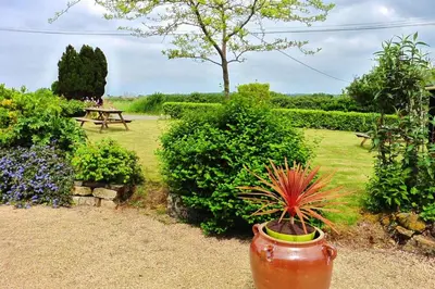 Jardin de l'établissement Cottage in Brittany with Stunning Sea Views