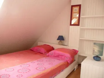 Un ou plusieurs lits dans un hébergement de l'établissement Holiday Home in Treompan near Sandy Beaches